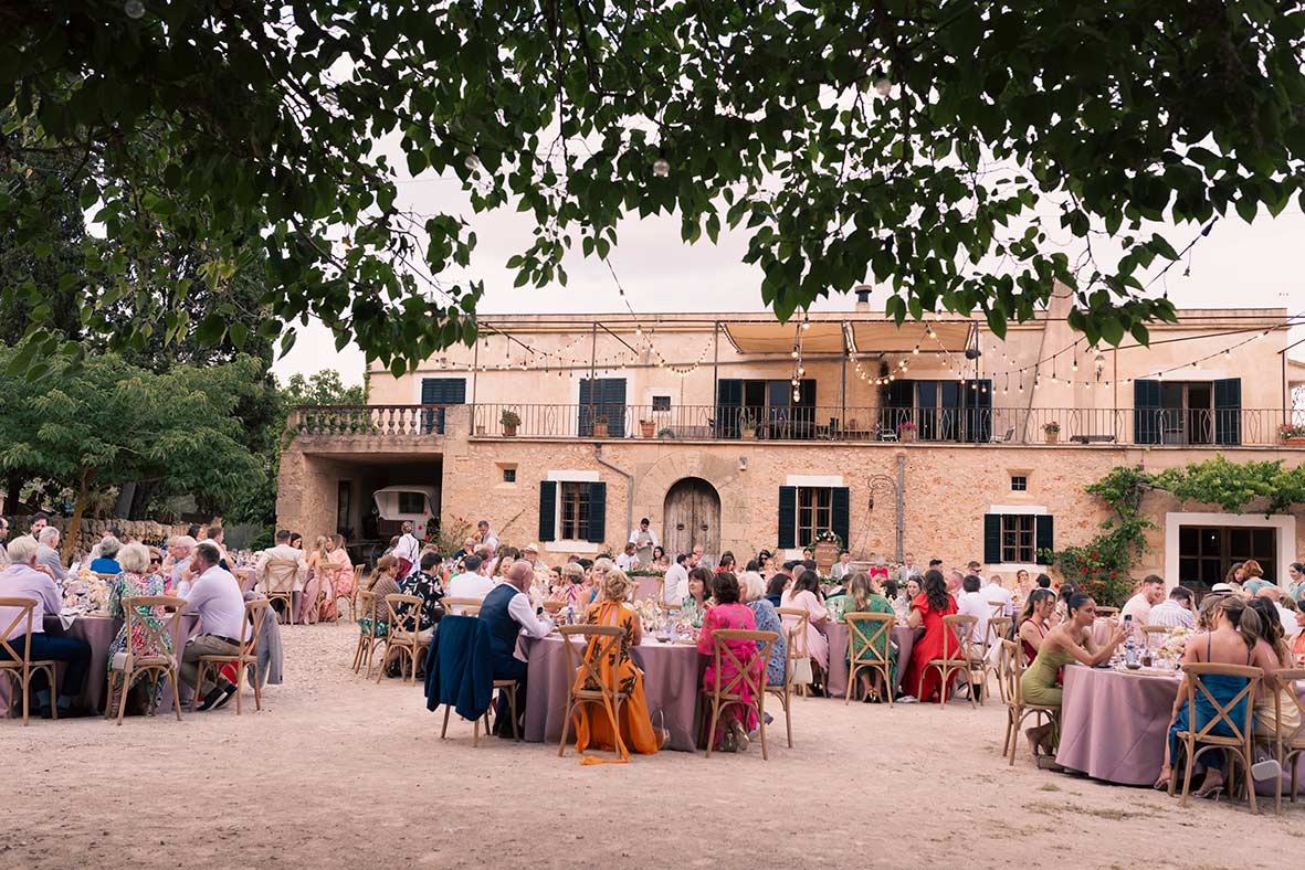 "alt"fotografo de boda lgtb en mallorca explanada banquete mesquida nou"