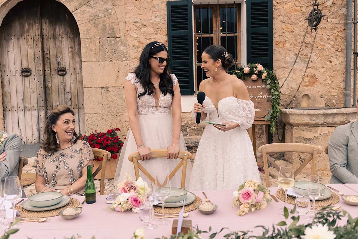 "alt"fotografo de boda lgtb en mallorca discurso banquete novia"