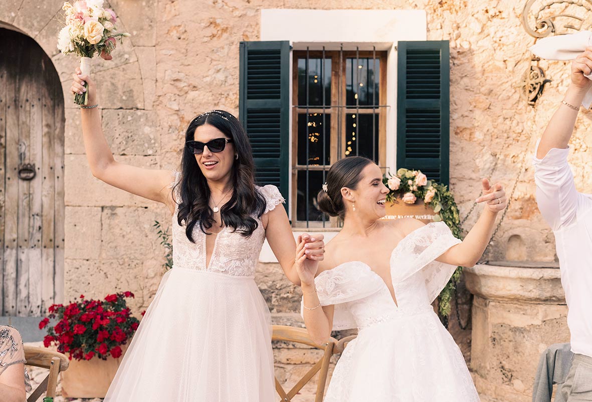 "alt"fotografo de boda lgtb en mallorca mesa principal entrada"