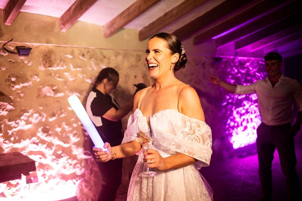 "alt"fotografo de boda lgtb en mallorca novia disco"