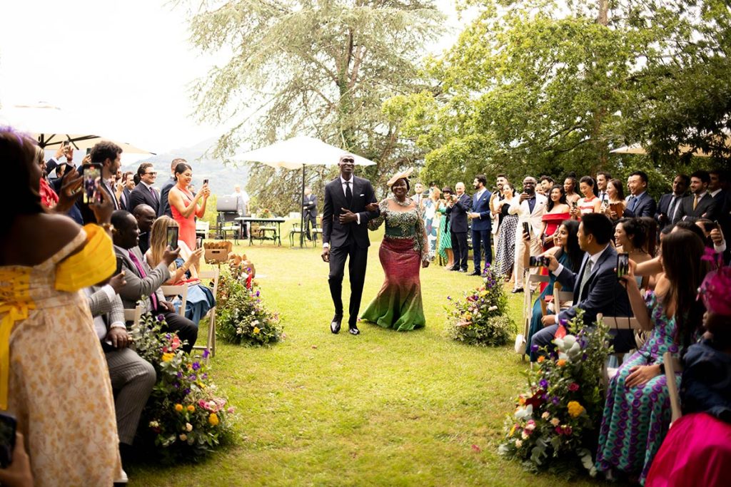 "alt"fotografo de boda en españa entrada novio"