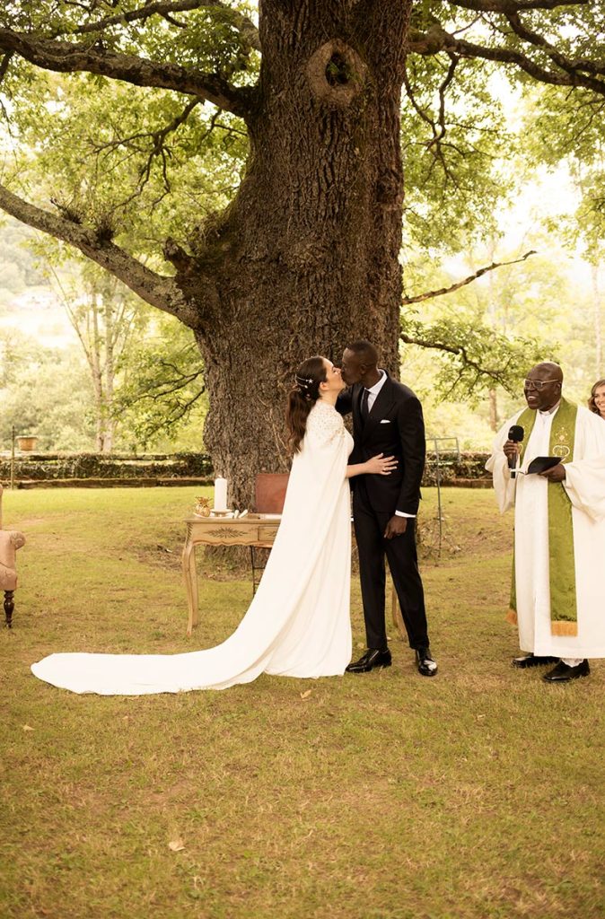 "alt"fotografo de boda en españa beso ceremonia"