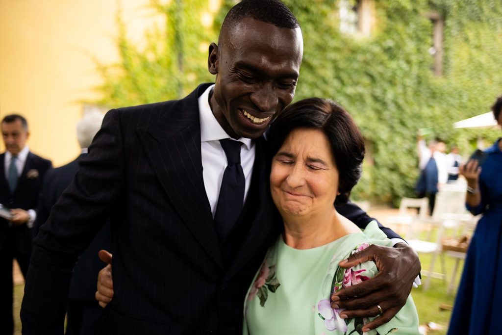 "alt"fotografo de boda en españa alegria invitada"