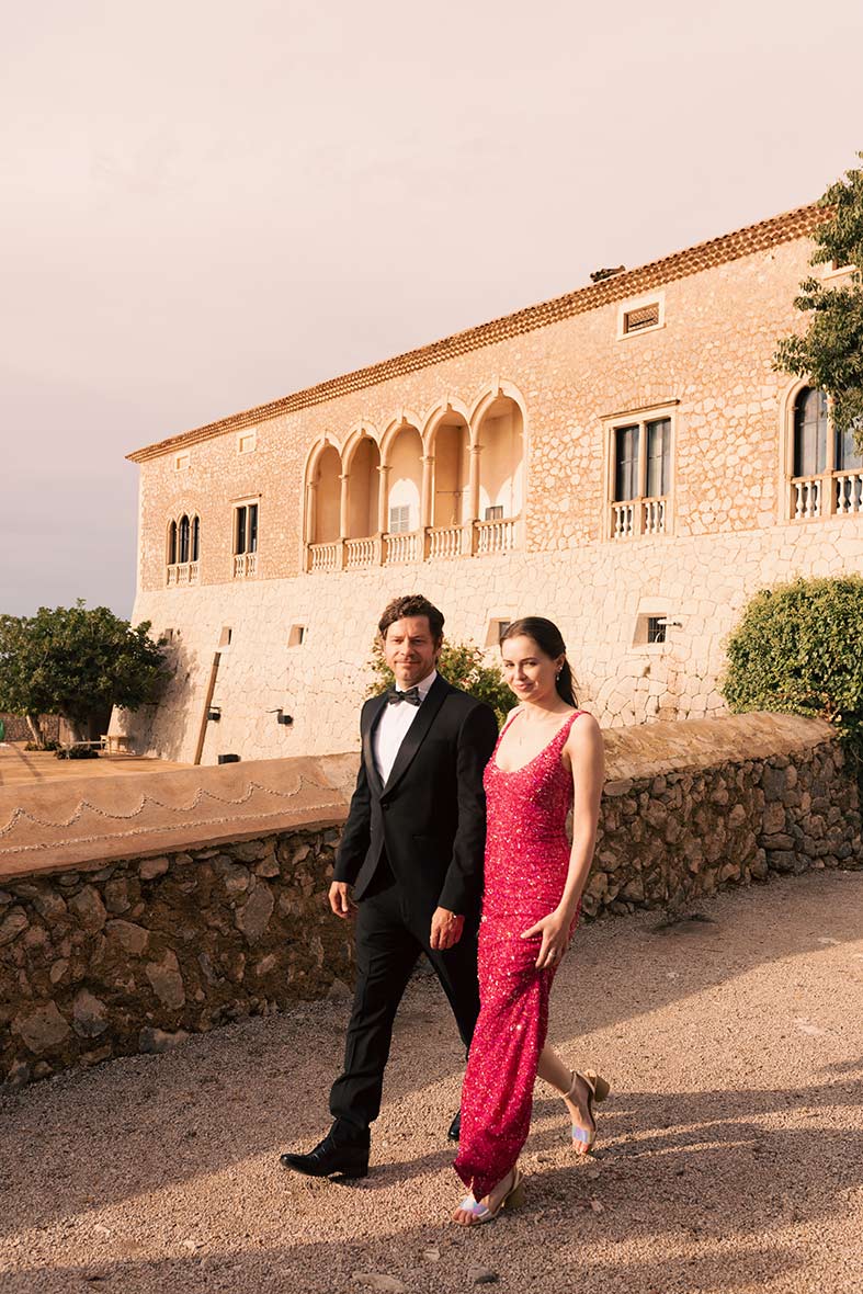 "alt"finca son marroig pareja elegante invitados"