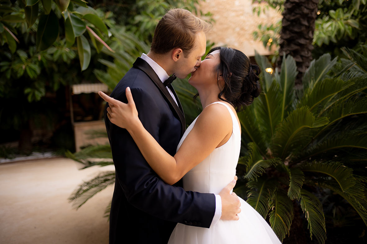 "alt"boda en finca son veri mallorca beso first look"