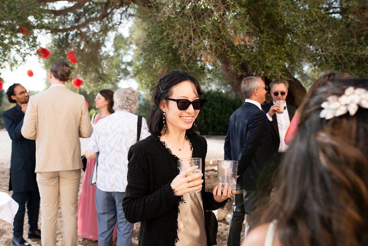 "alt"boda en finca son veri mallorca invitada gafas"