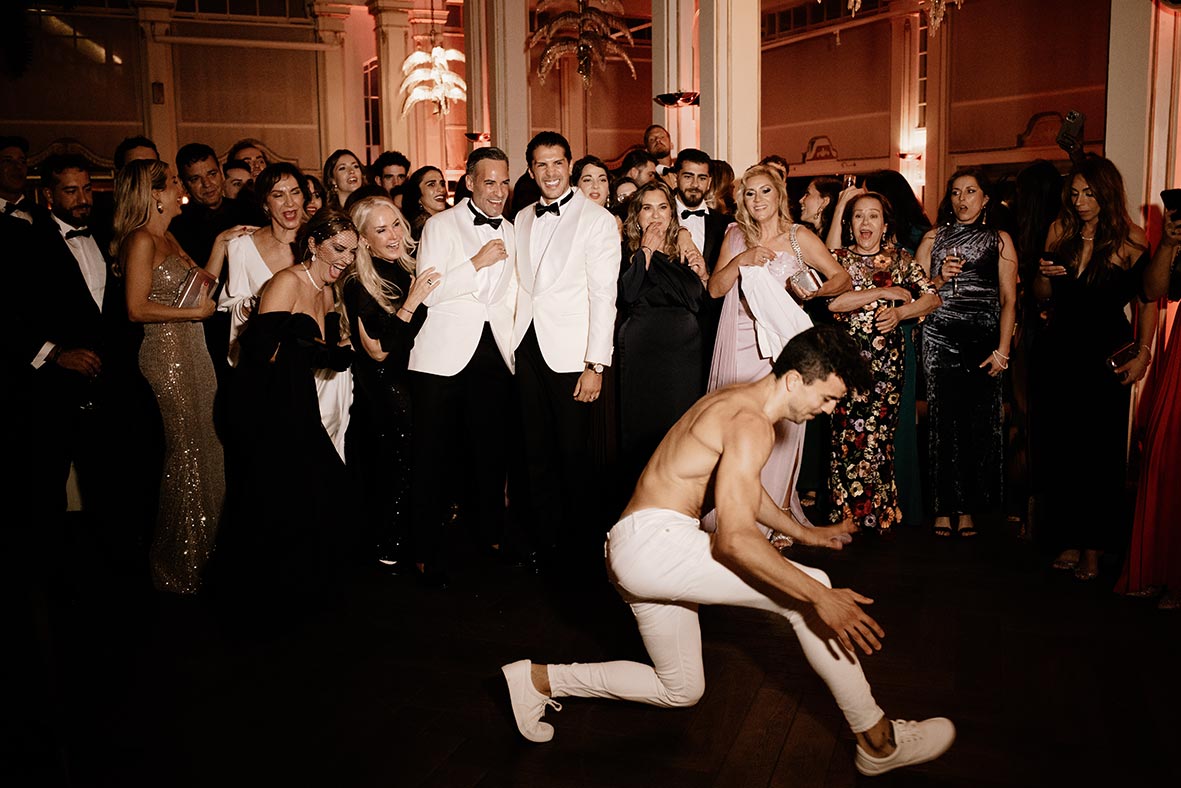 "alt"wedding photographer mallorca dancing"