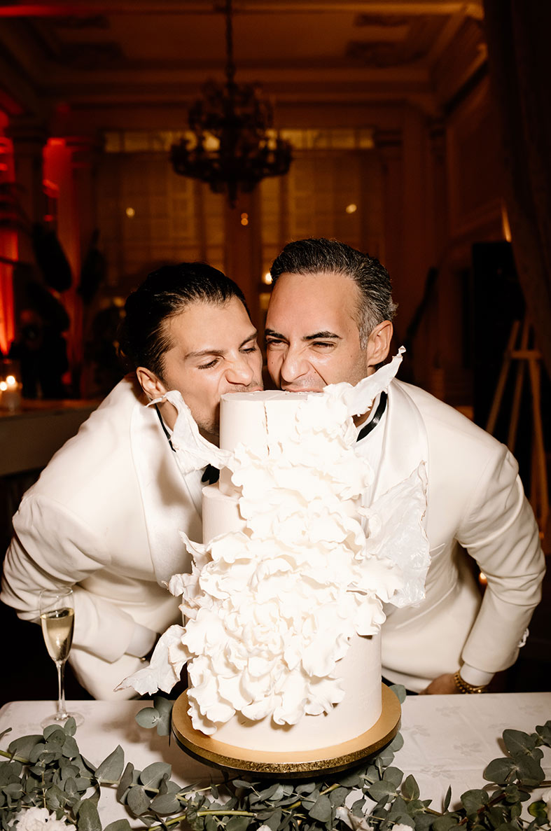 "alt"wedding photographer mallorca eating cake"