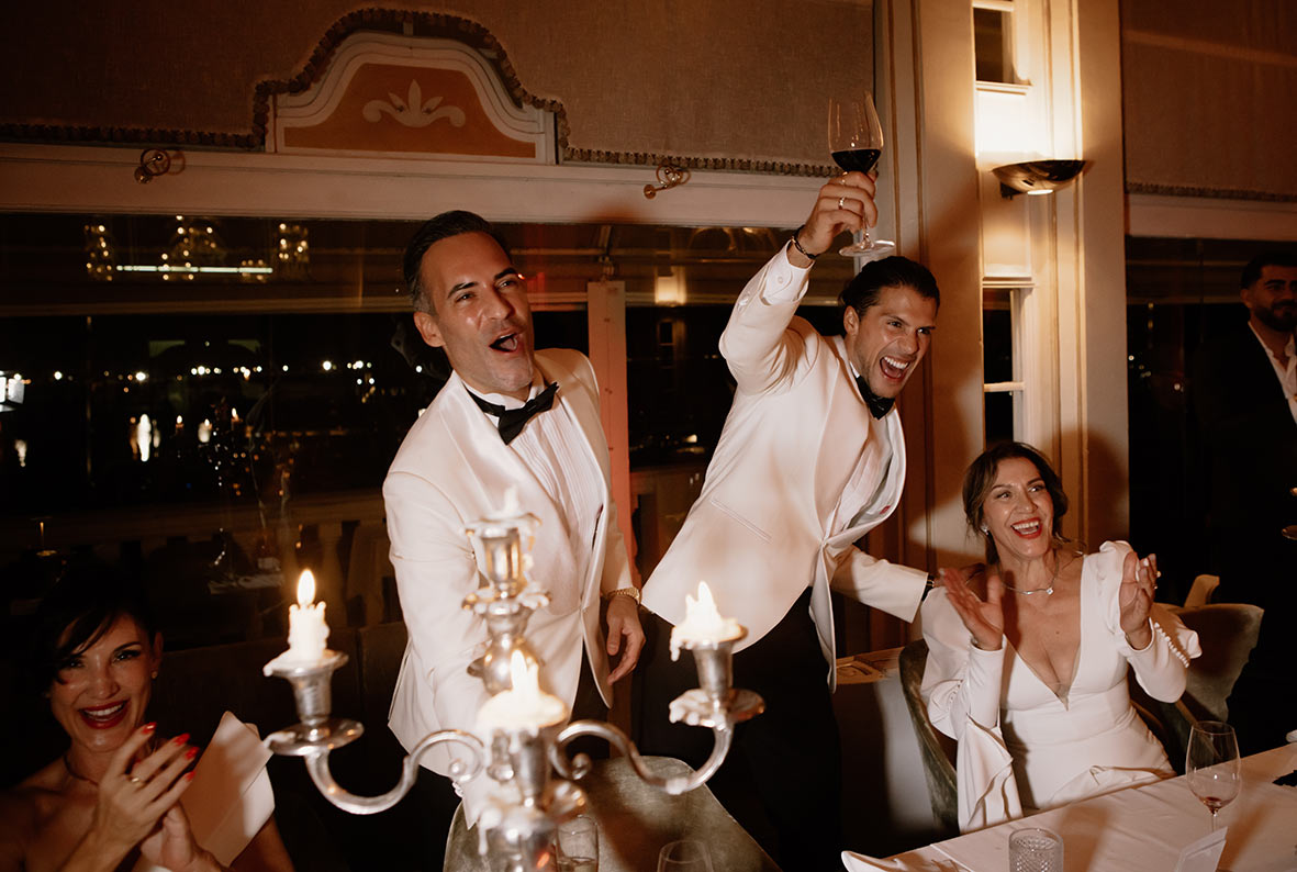 "alt"wedding photographer mallorca main table happiness"