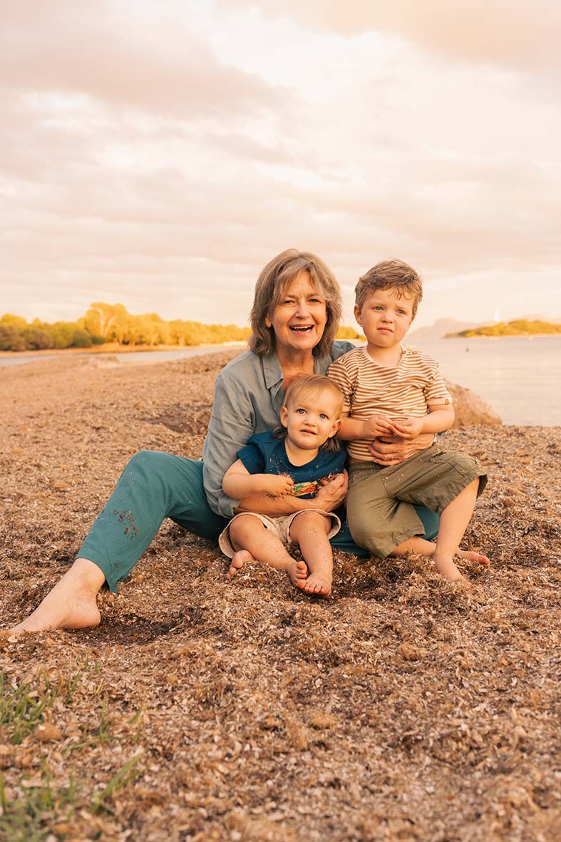 "alt"fotografo de fotos familiares en mallorca con los nietos"