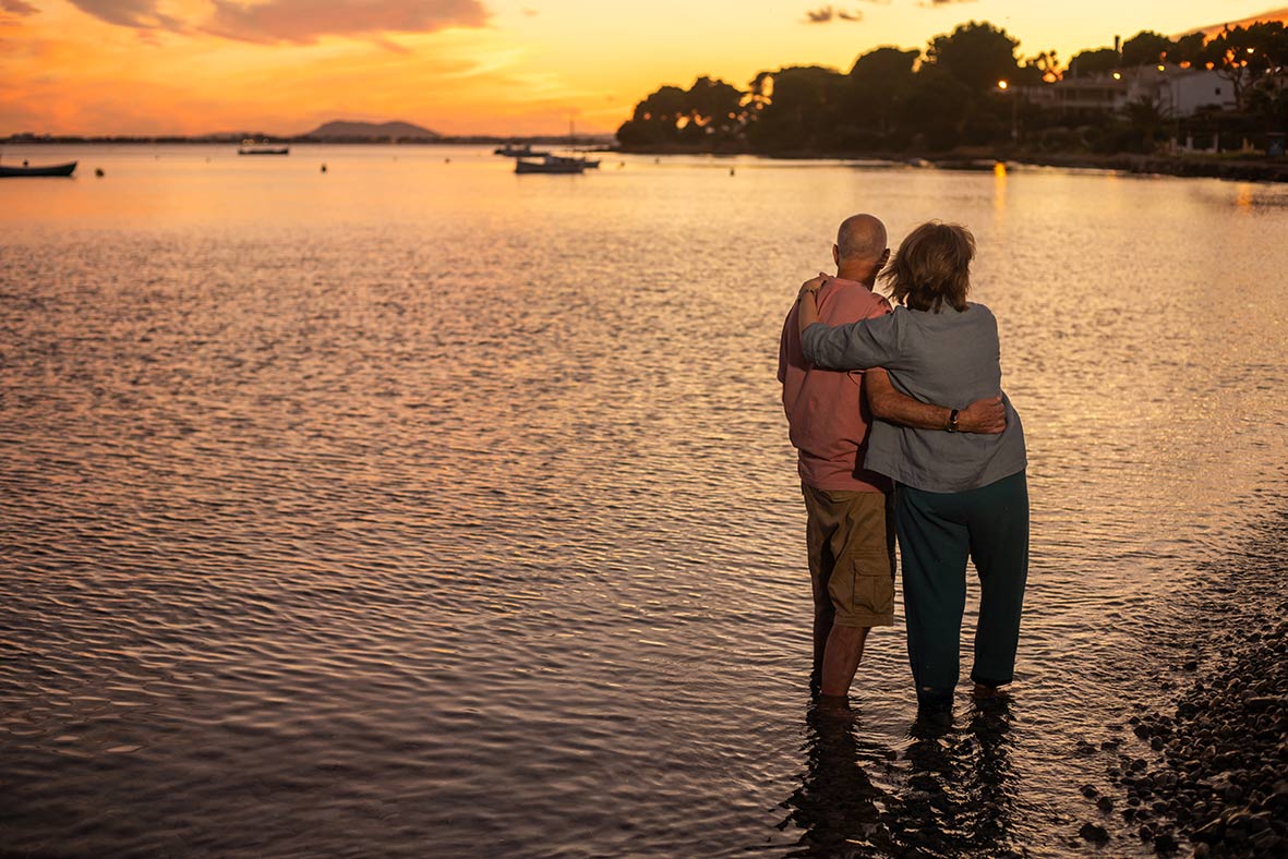 "alt"fotografo de fotos familiares en mallorca puesta de sol"